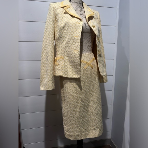 LIKE NEW LE SUIT WOMENS YELLOW beautiful business 2 piece suite - Picture 1 of 11